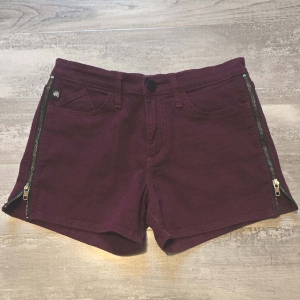 Rock & Republic Shorts Zipper Accents Size 6 Burgundy